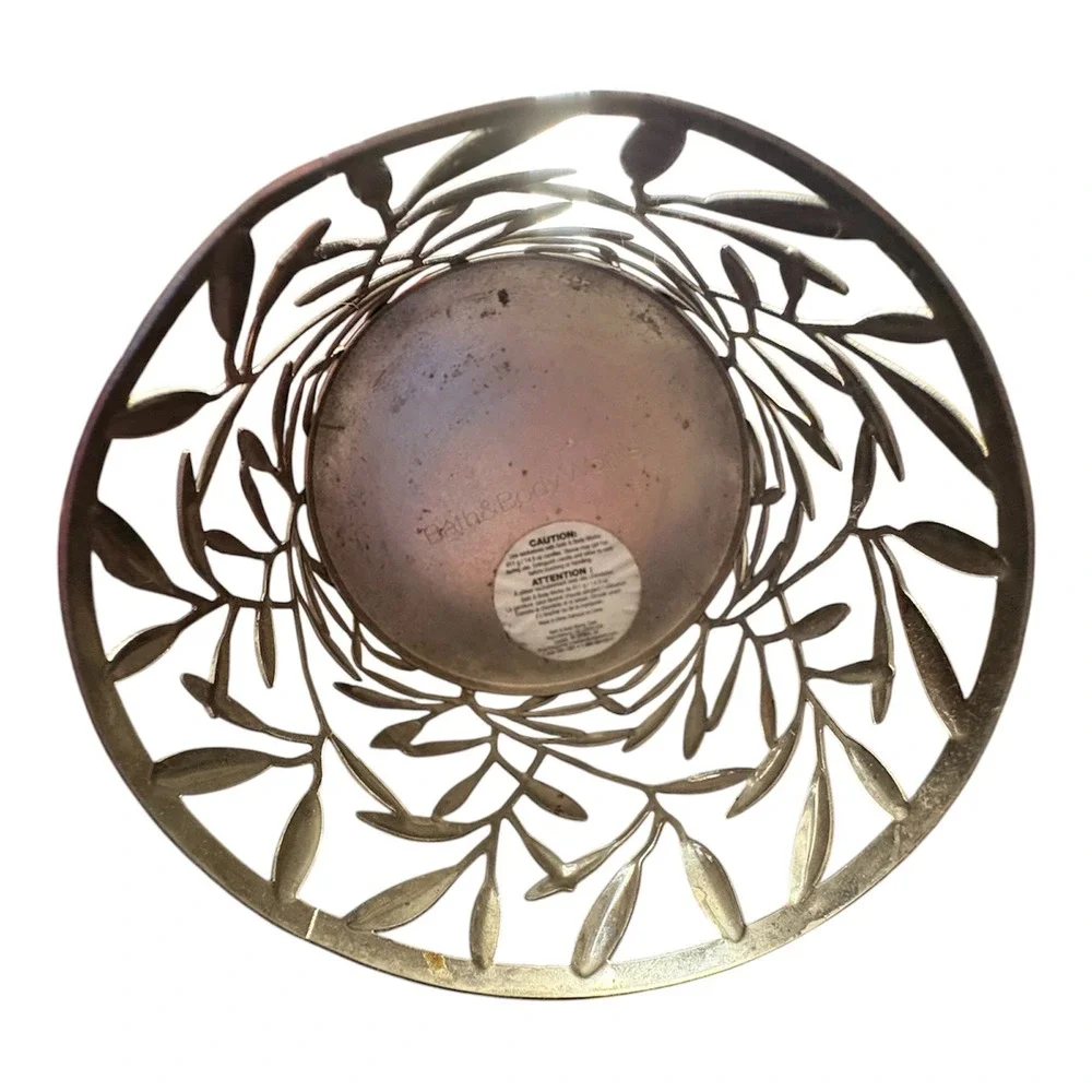 Bath & Body Works‎ 3-Wick Candle Holder Silver Pedestal Intertwined Leaves 5" - Picture 2 of 4